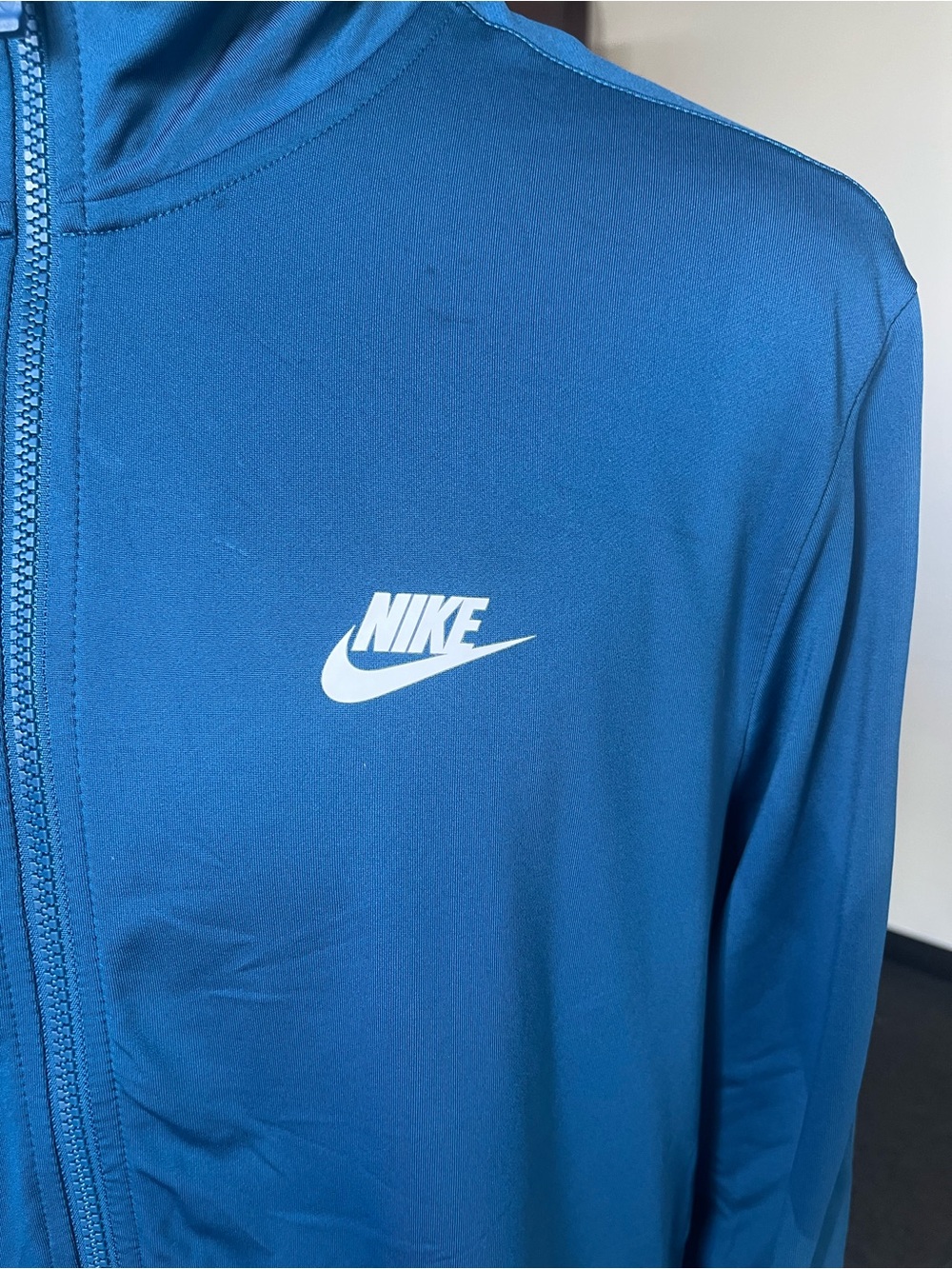 Nike Men’s Blue Full-Zip Performance Jacket - Picture 3 of 9